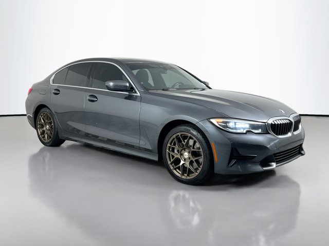 Vehicle image 4 of 44