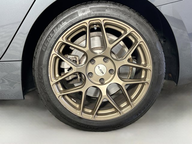 Vehicle image 15 of 44
