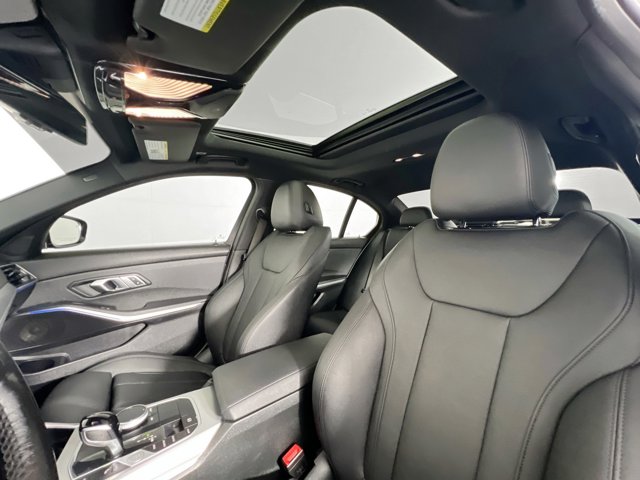 Vehicle image 19 of 44