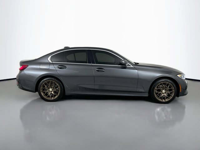 Vehicle image 5 of 44