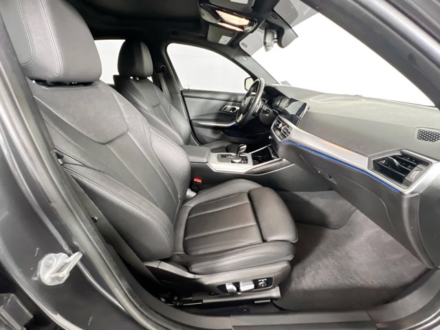 Vehicle image 18 of 44