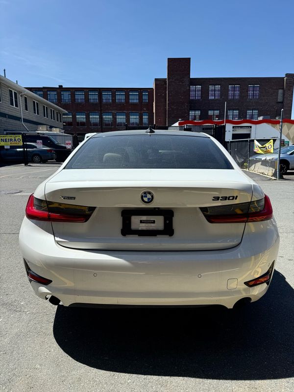 Vehicle image 5 of 14