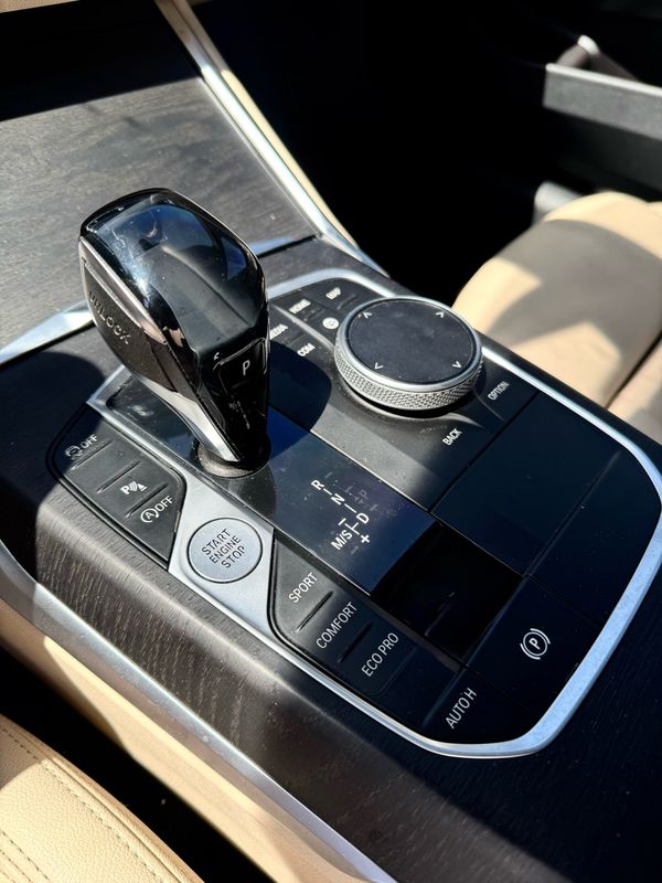 Vehicle image 9 of 14