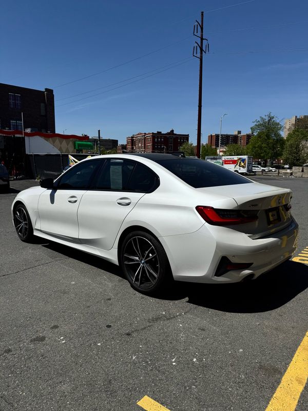 Vehicle image 6 of 14