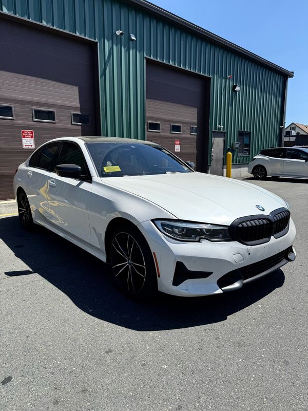 Vehicle image 3 of 14