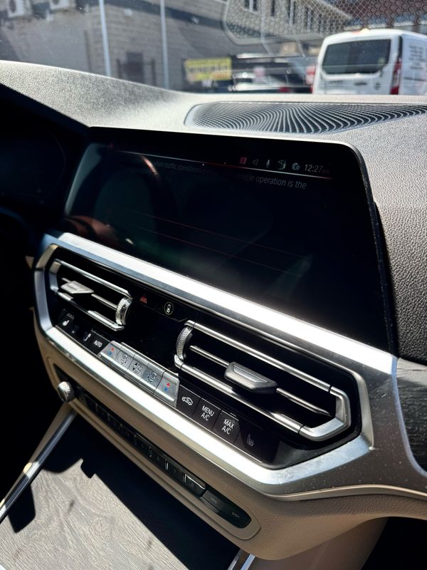 Vehicle image 10 of 14