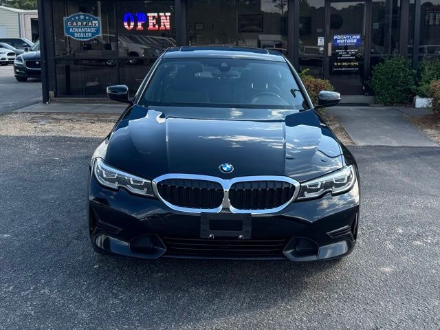 2021 BMW 3 Series 330i xDrive Image 2 of 24