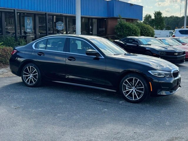 2021 BMW 3 Series 330i xDrive Image 3 of 24