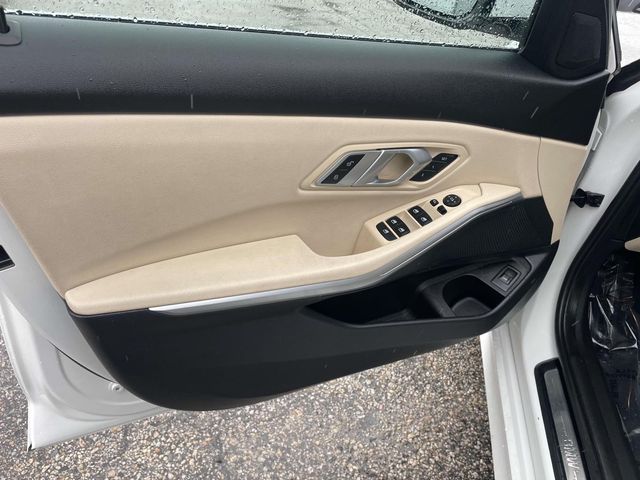 Vehicle image 19 of 35