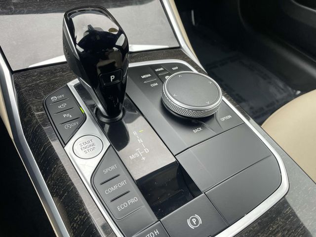 Vehicle image 27 of 35