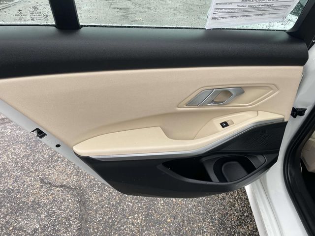 Vehicle image 18 of 35