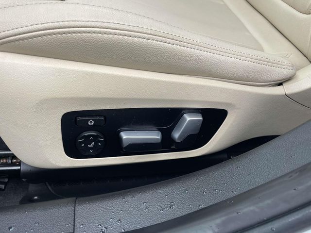 Vehicle image 21 of 35