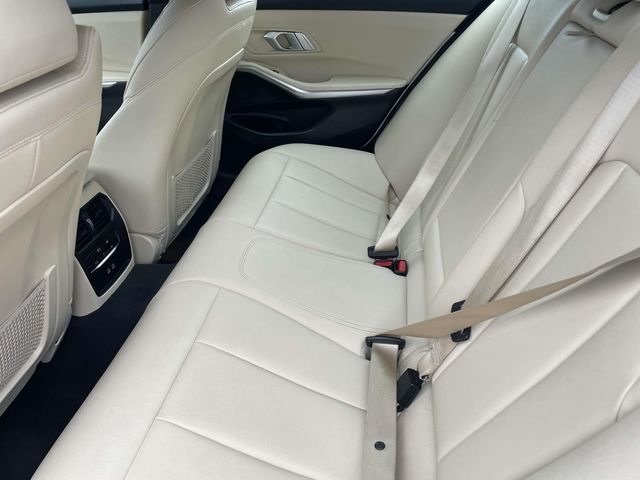 Vehicle image 17 of 35