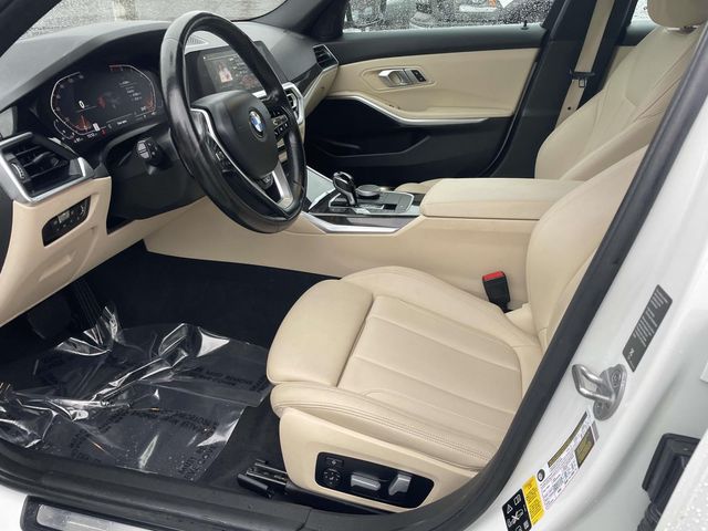 Vehicle image 20 of 35
