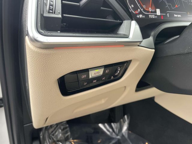 Vehicle image 23 of 35