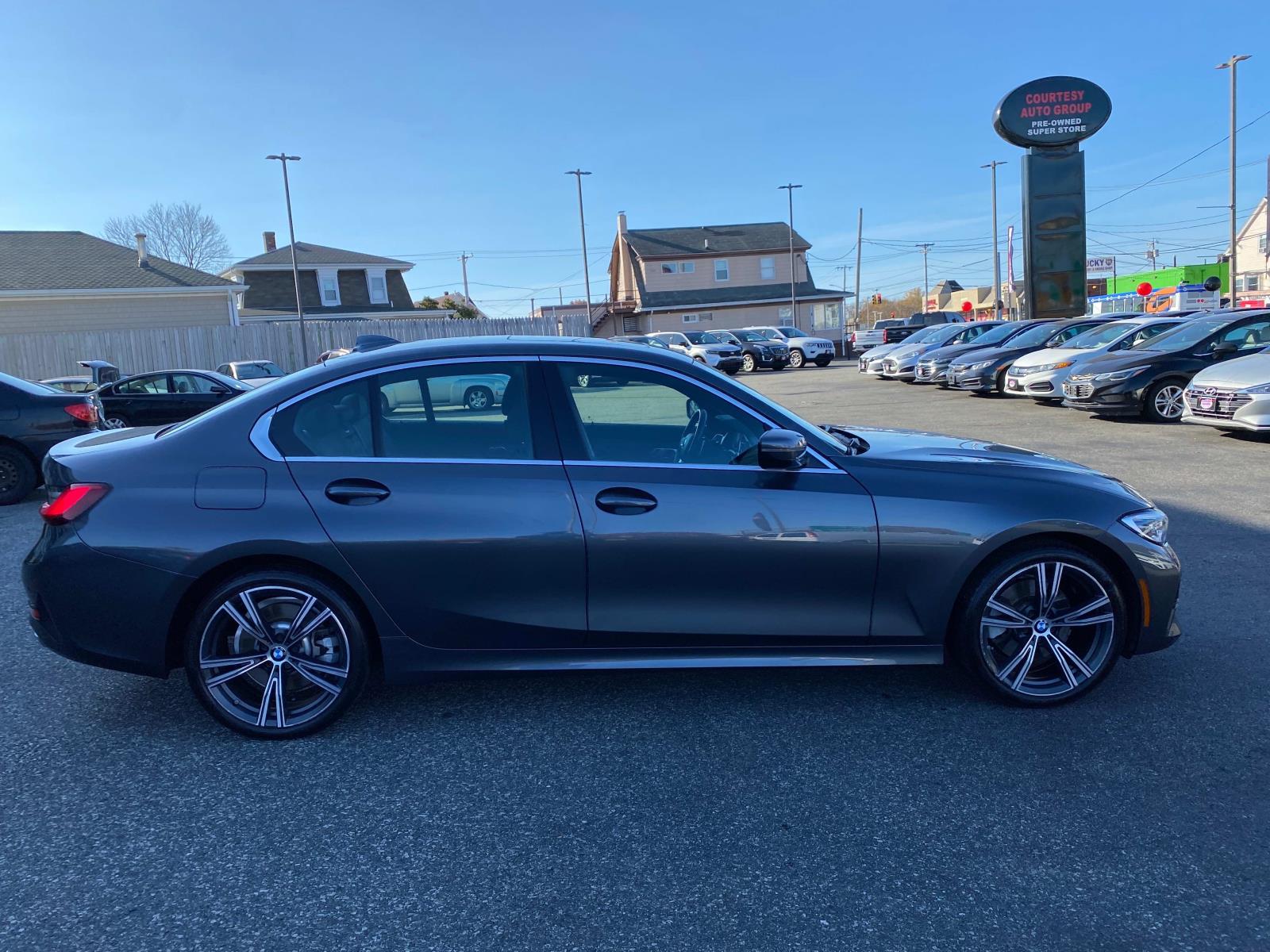 Vehicle image 4 of 27