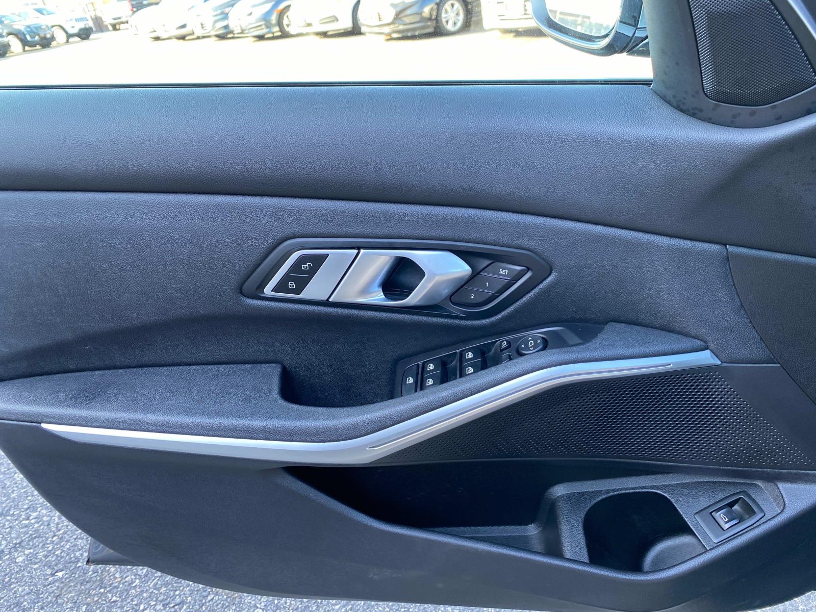 Vehicle image 20 of 27