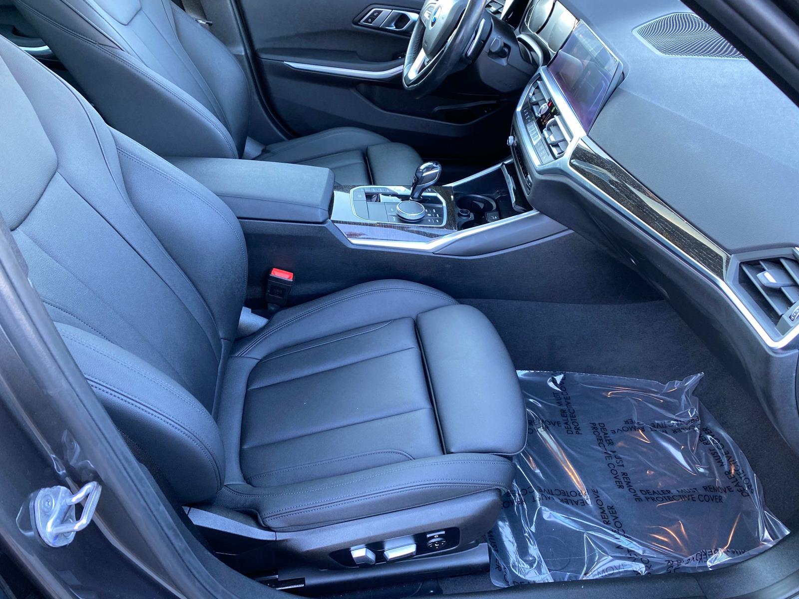 Vehicle image 23 of 27