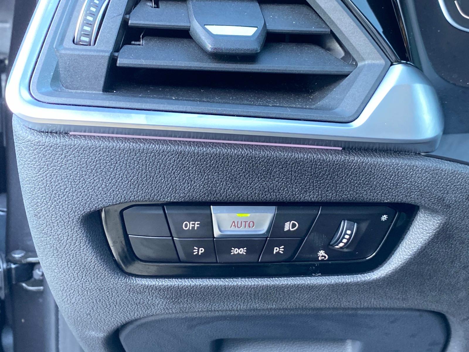 Vehicle image 21 of 27