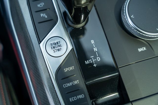 Vehicle image 30 of 44