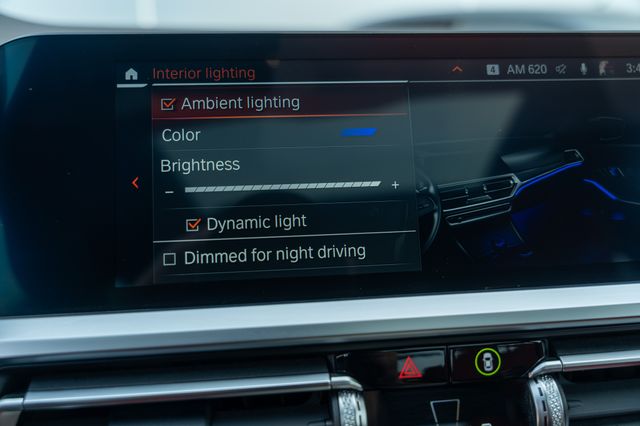 Vehicle image 33 of 44