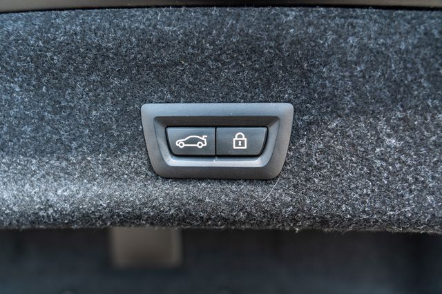 Vehicle image 16 of 44