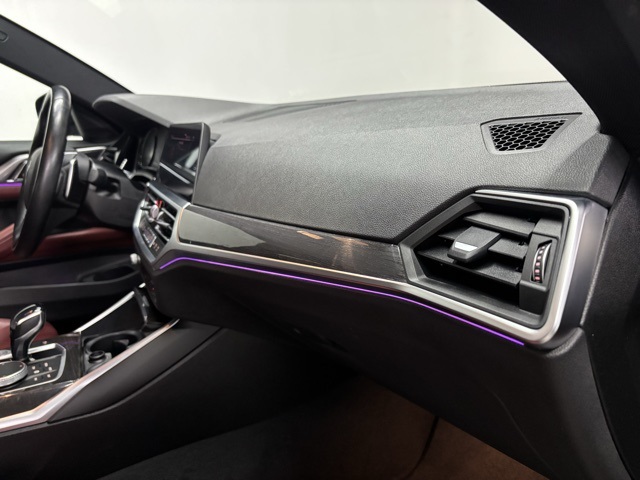 Vehicle image 13 of 25
