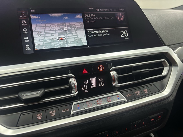 Vehicle image 18 of 25