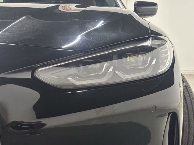 Vehicle image 23 of 25