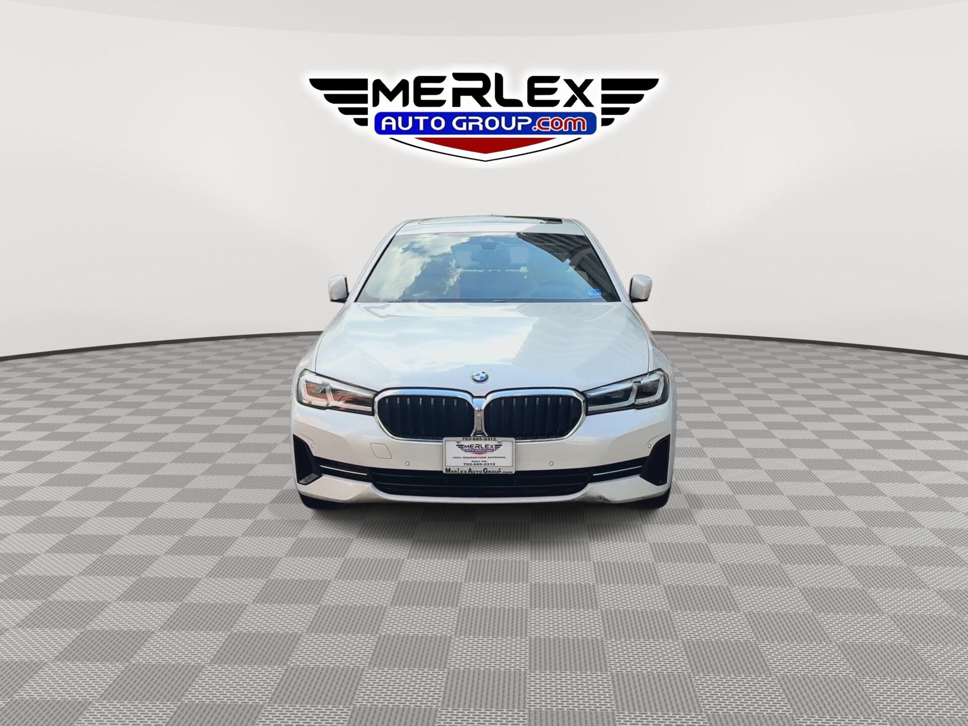 2021 BMW 5 Series 530i Image 3 of 31