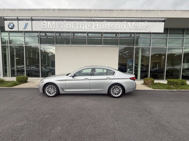 Vehicle image 8 of 15