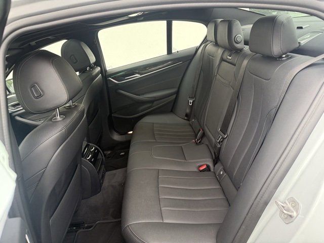 Vehicle image 11 of 15