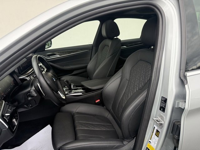 Vehicle image 10 of 15