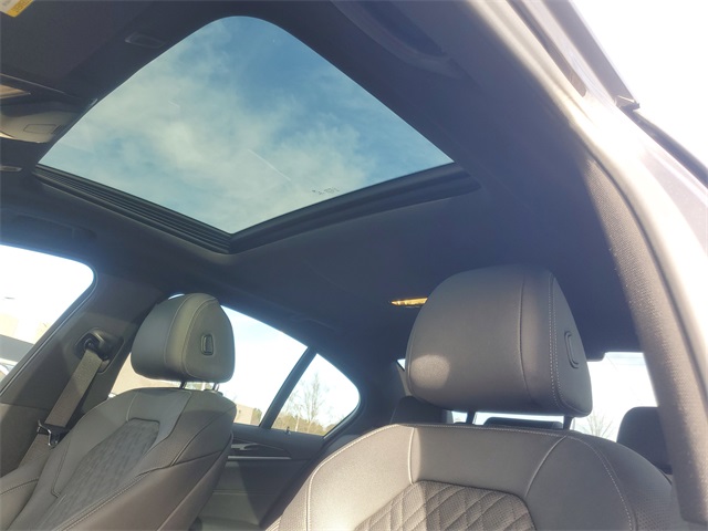 2021 BMW 5 Series 530i xDrive Image 11 of 31