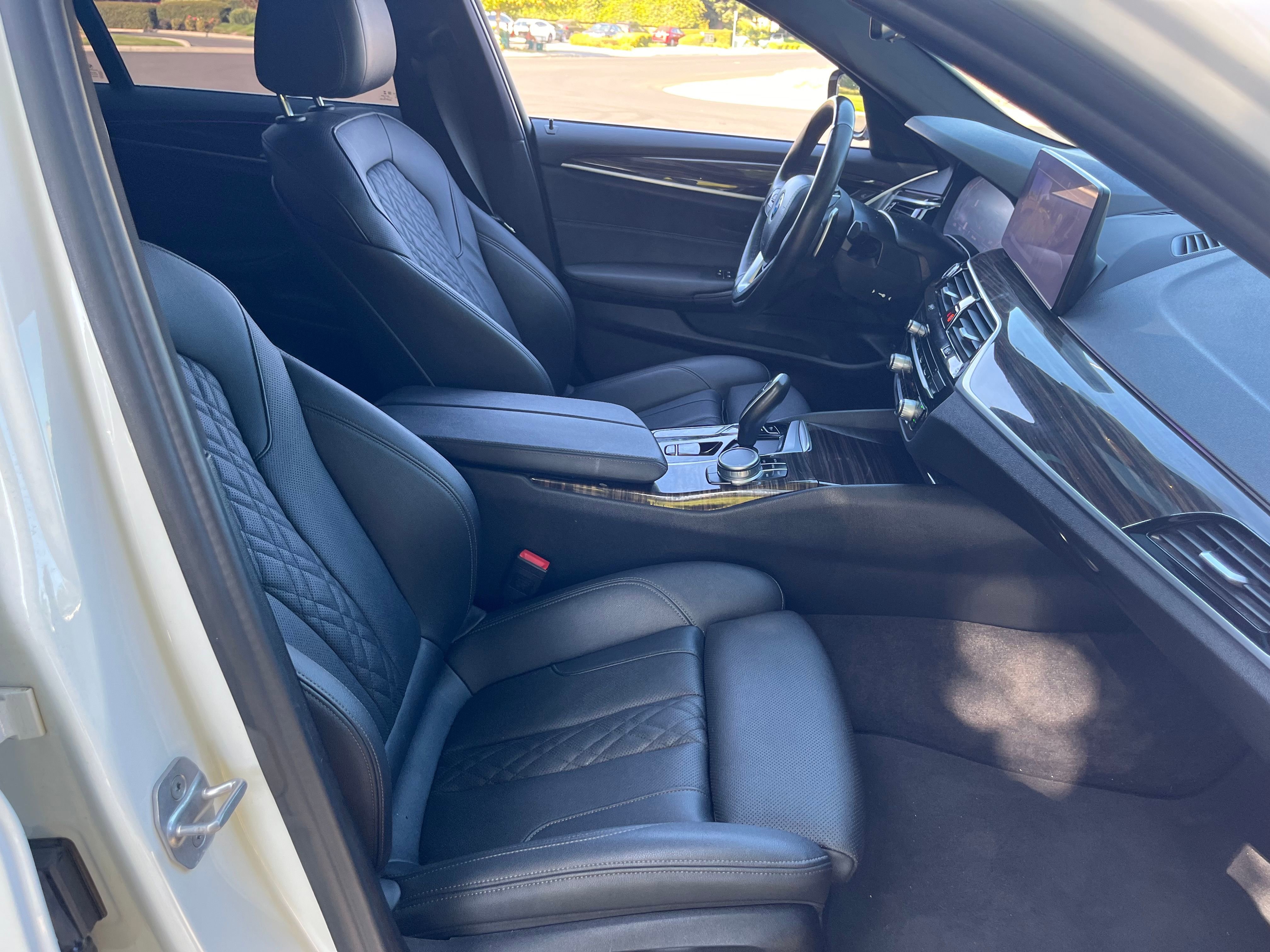 Vehicle image 20 of 28