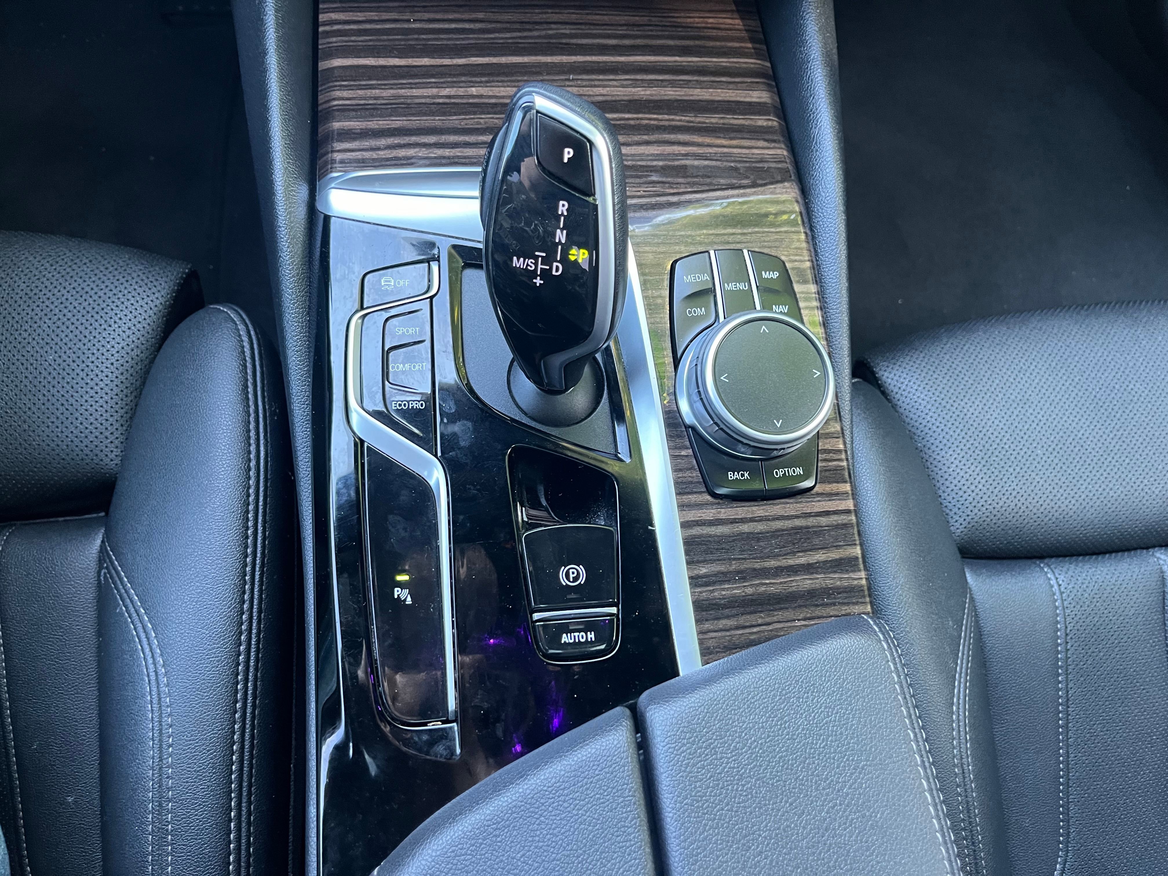 Vehicle image 17 of 28