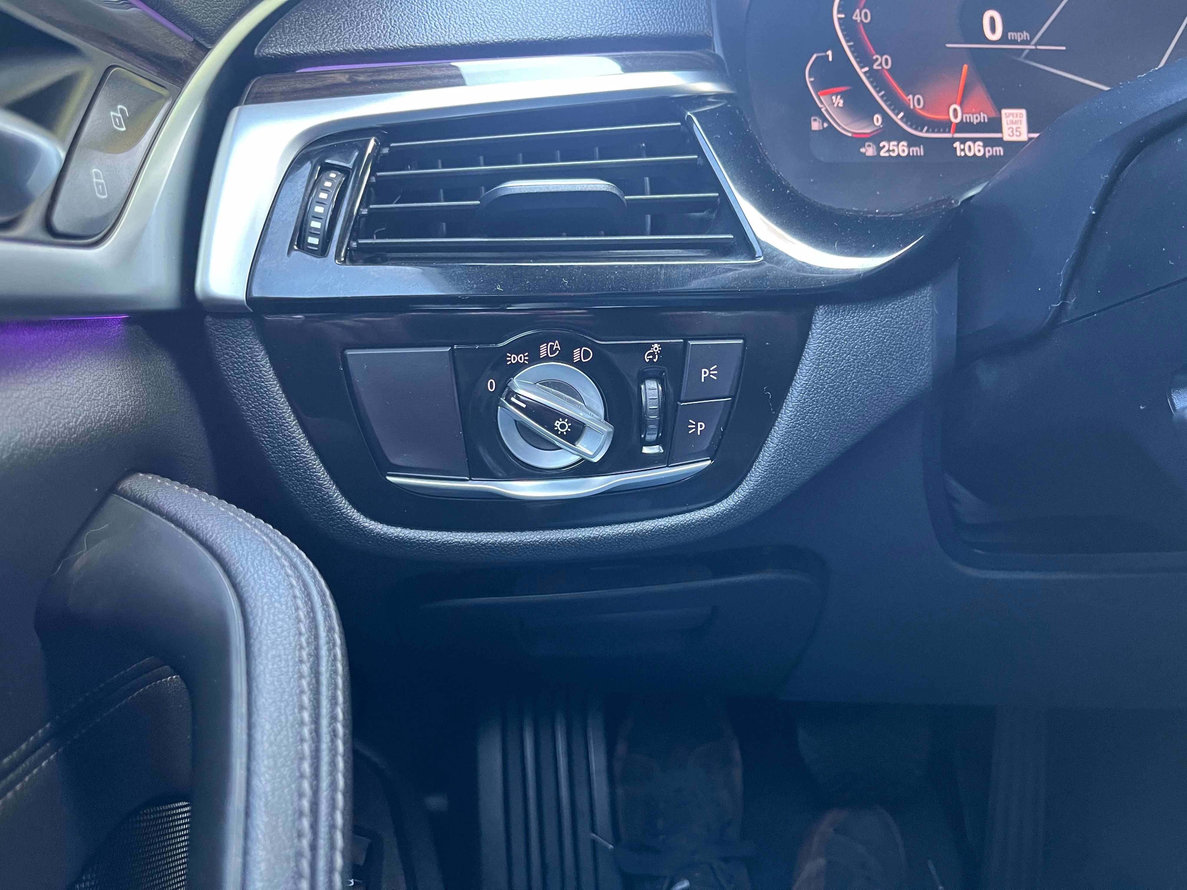 Vehicle image 11 of 28