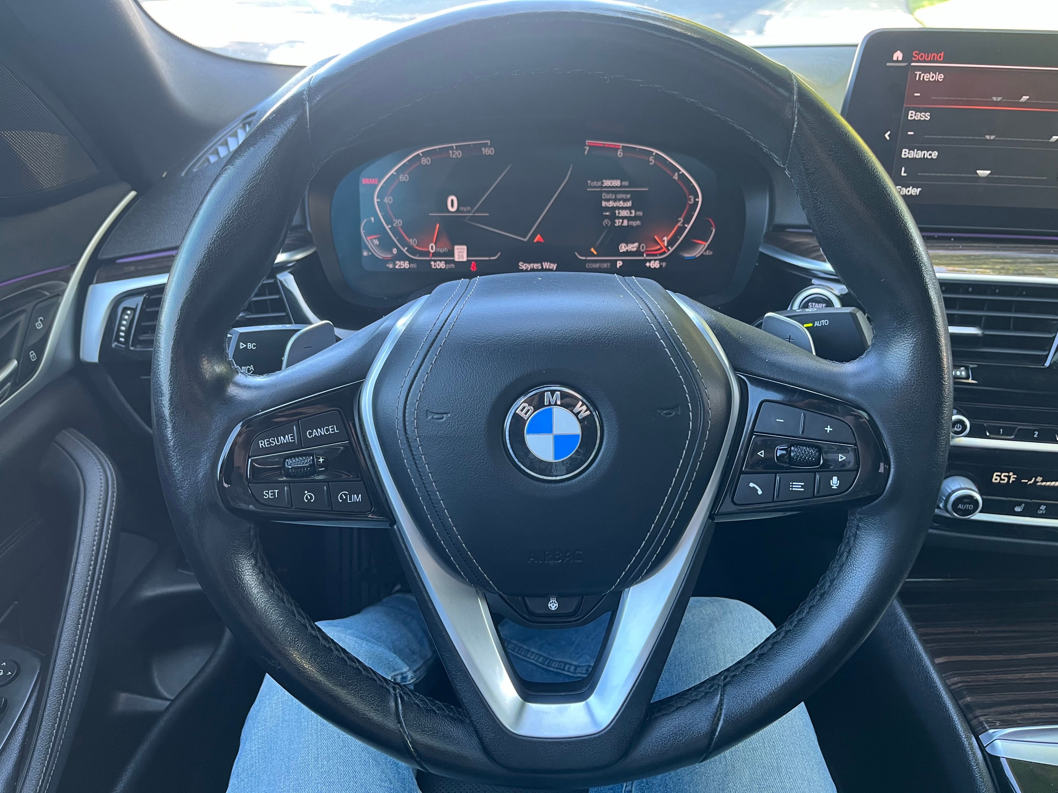 Vehicle image 8 of 28