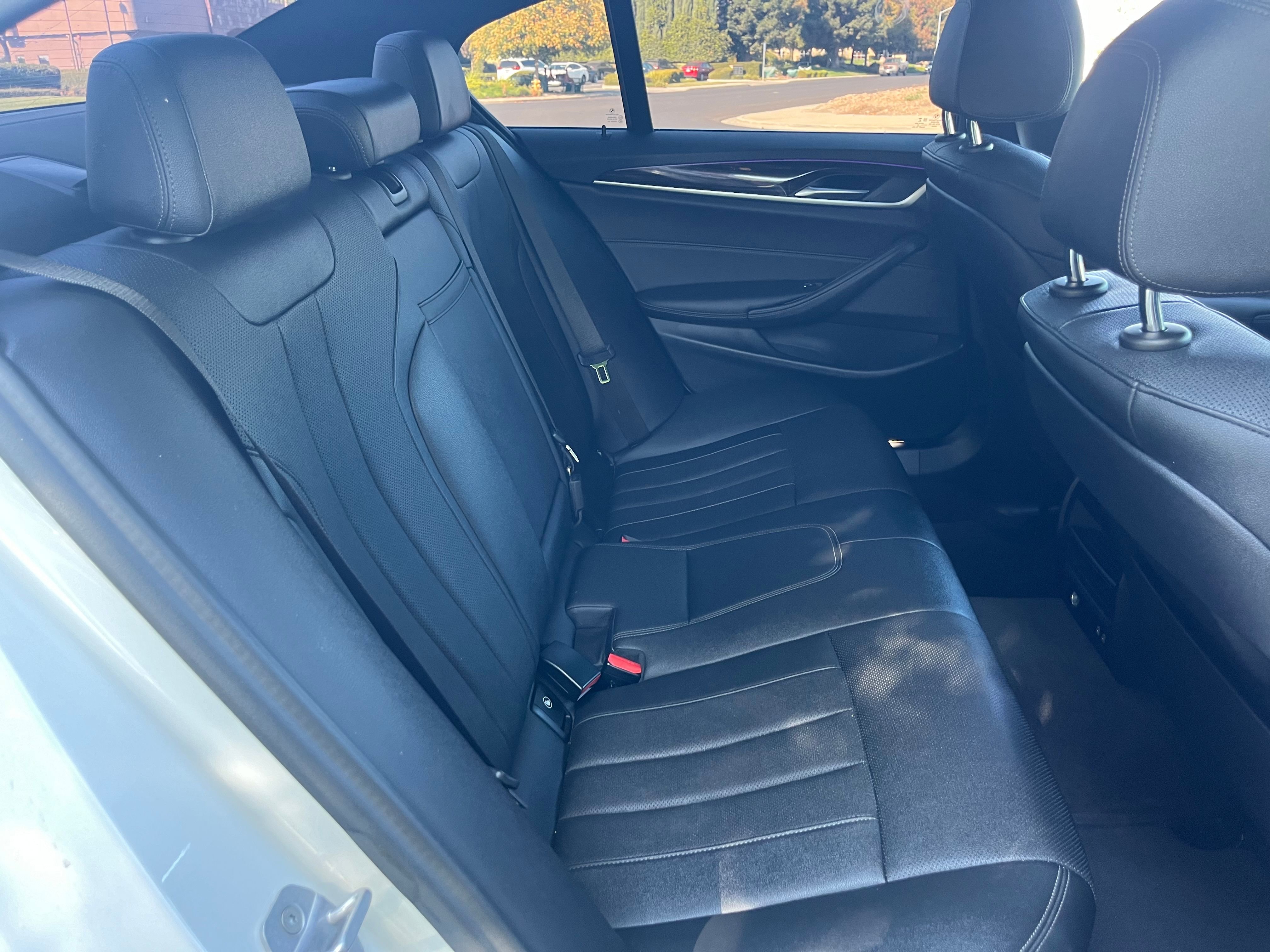 Vehicle image 19 of 28
