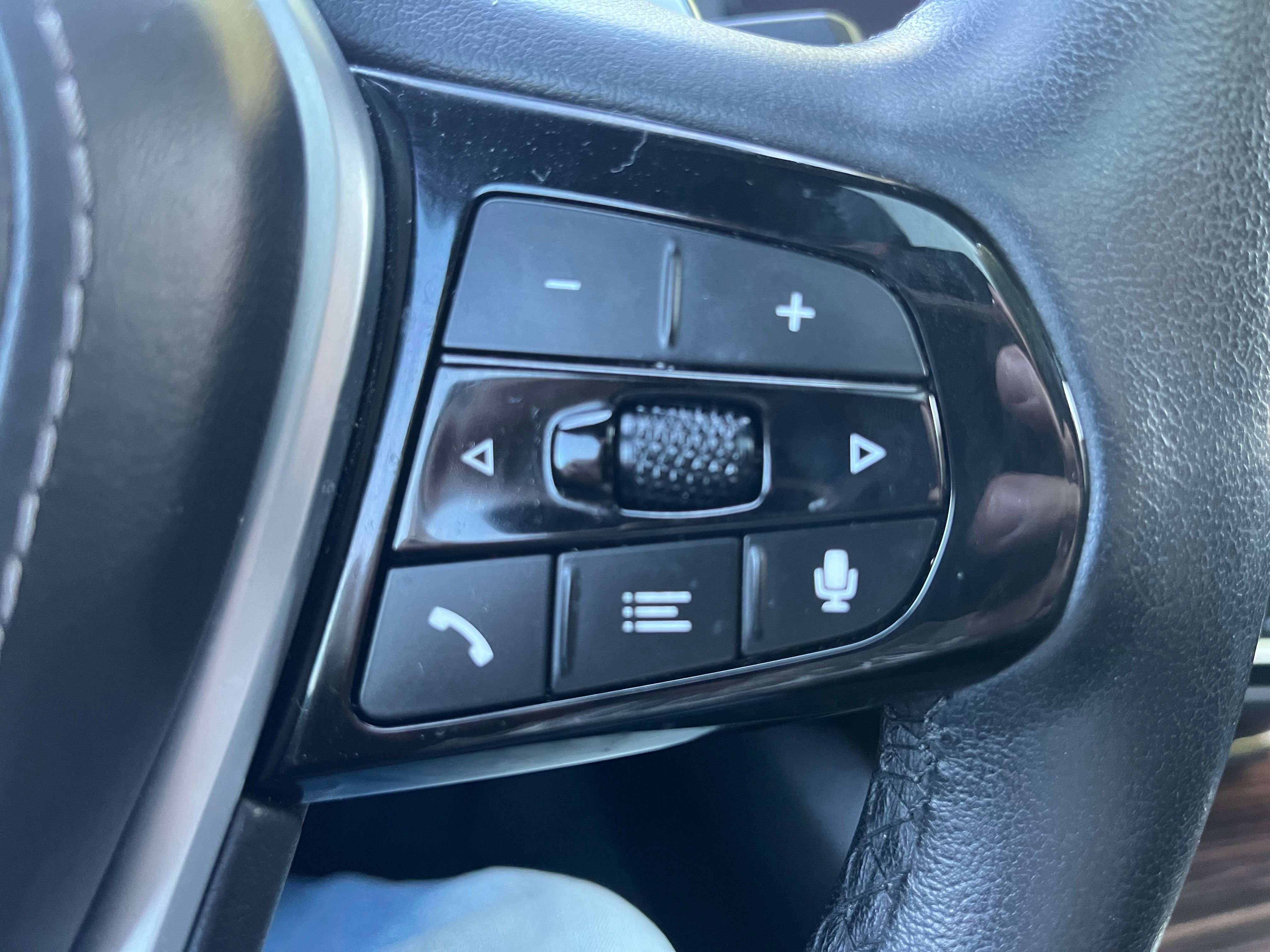 Vehicle image 10 of 28