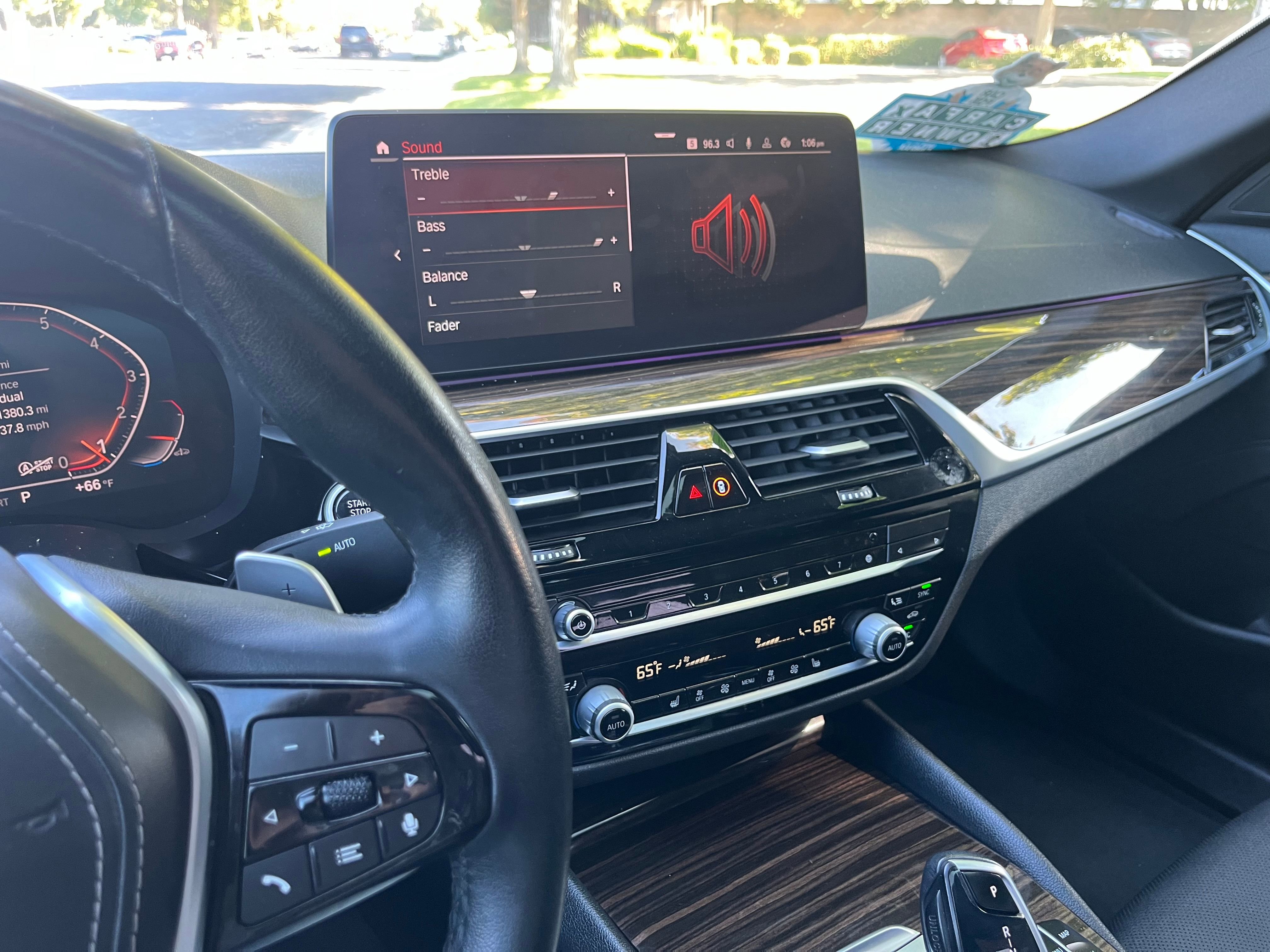 Vehicle image 13 of 28