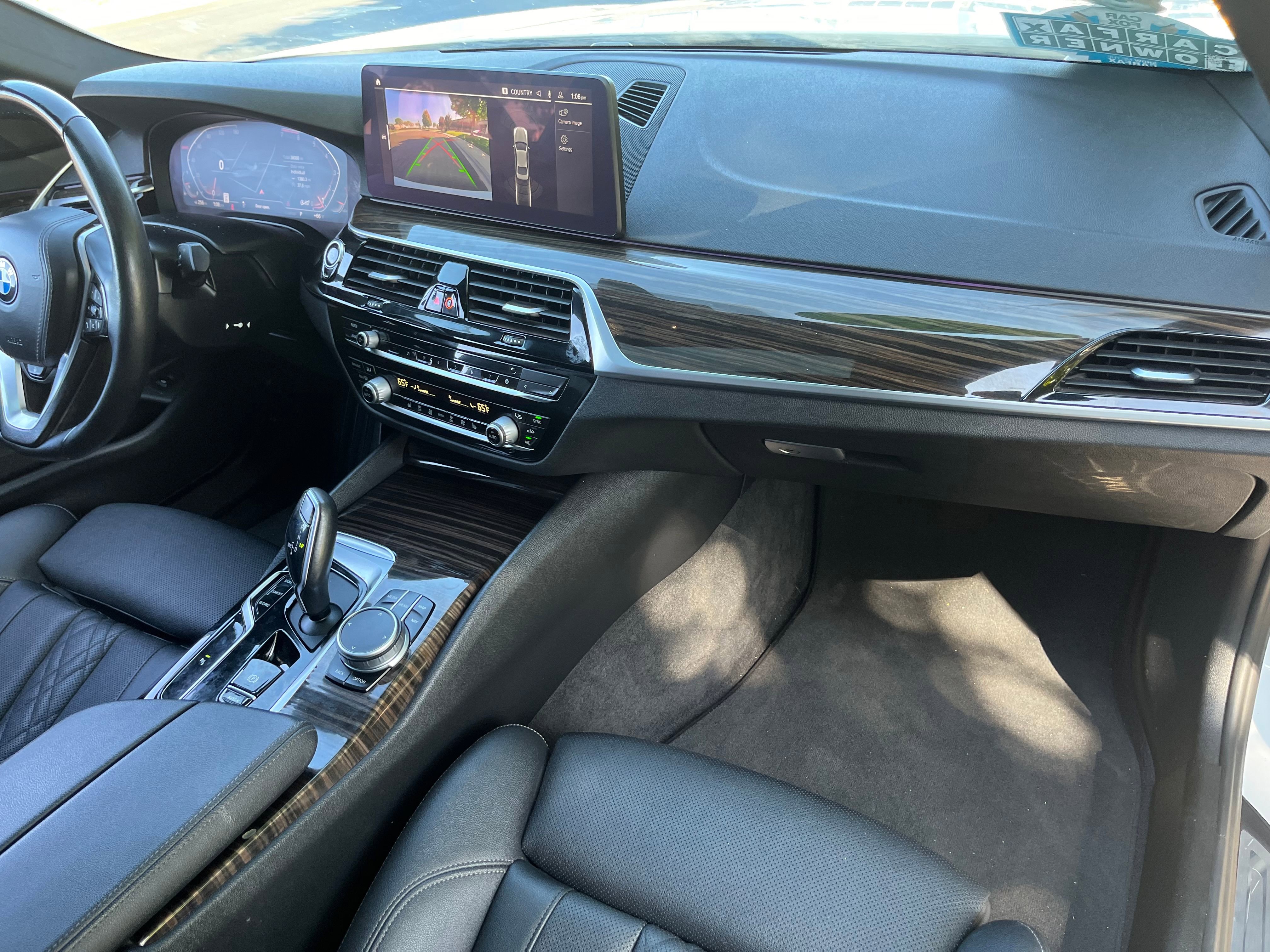 Vehicle image 21 of 28