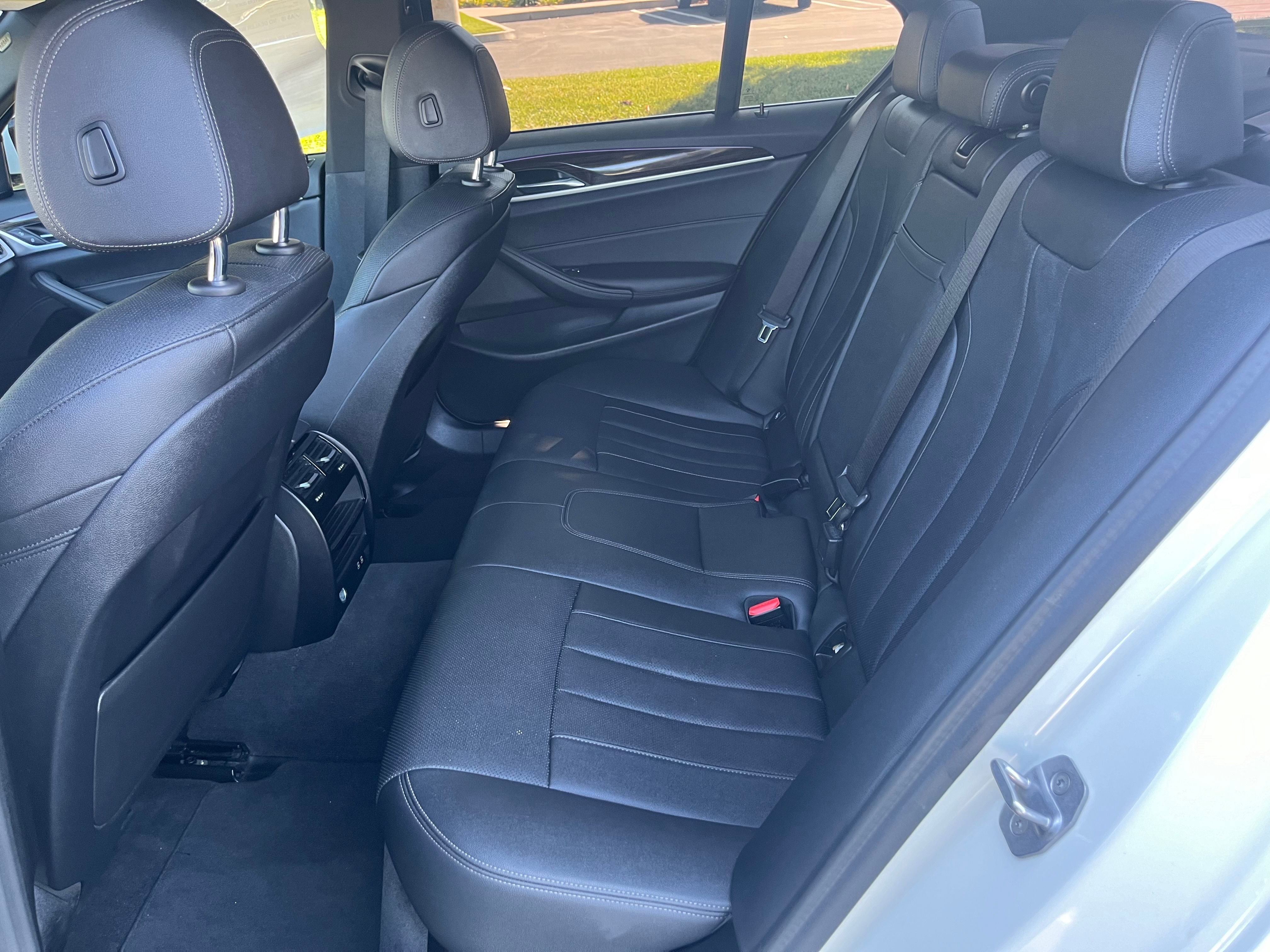Vehicle image 18 of 28