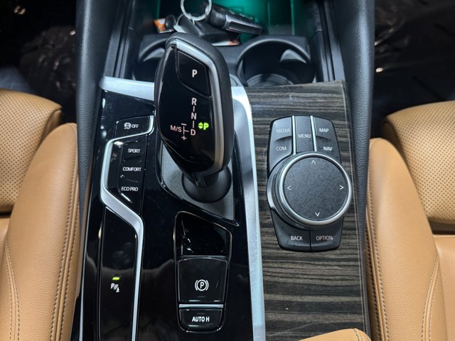 Vehicle image 25 of 36