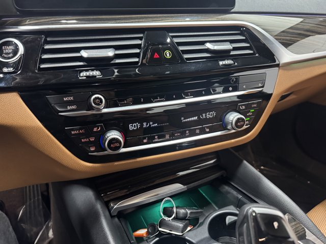 Vehicle image 32 of 36