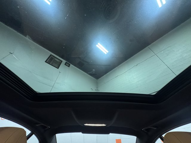 Vehicle image 31 of 36