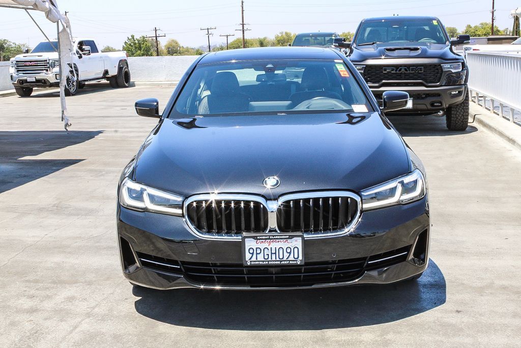 2021 BMW 5 Series 540i Image 2 of 28