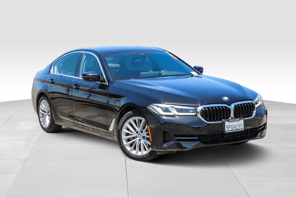 2021 BMW 5 Series 540i Image 3 of 28