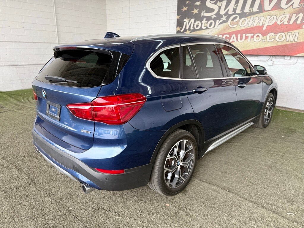 Vehicle image 10 of 49