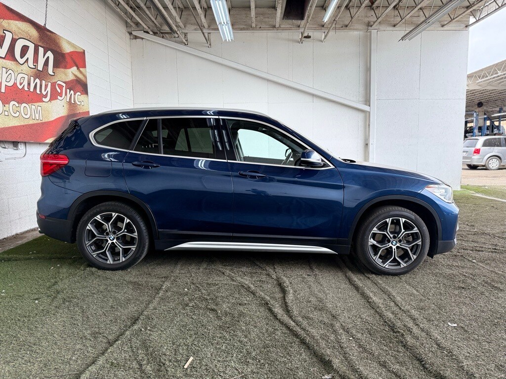 Vehicle image 9 of 49